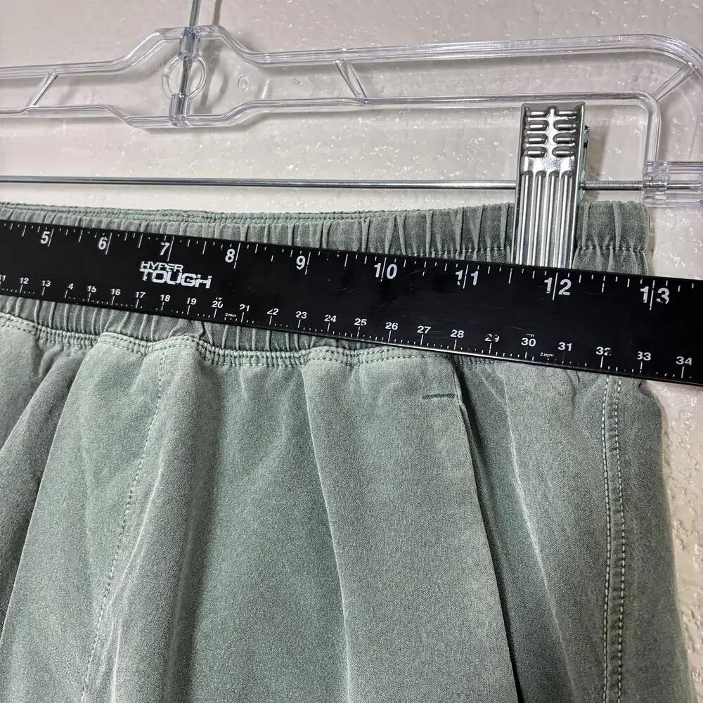 Lululemon Shorts Mens XS Green 7 Inseam Knit Drawstring Zip Pocket Running